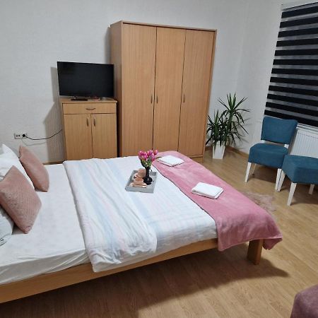 Kuca Na Dan Apartment Sid ภายนอก รูปภาพ