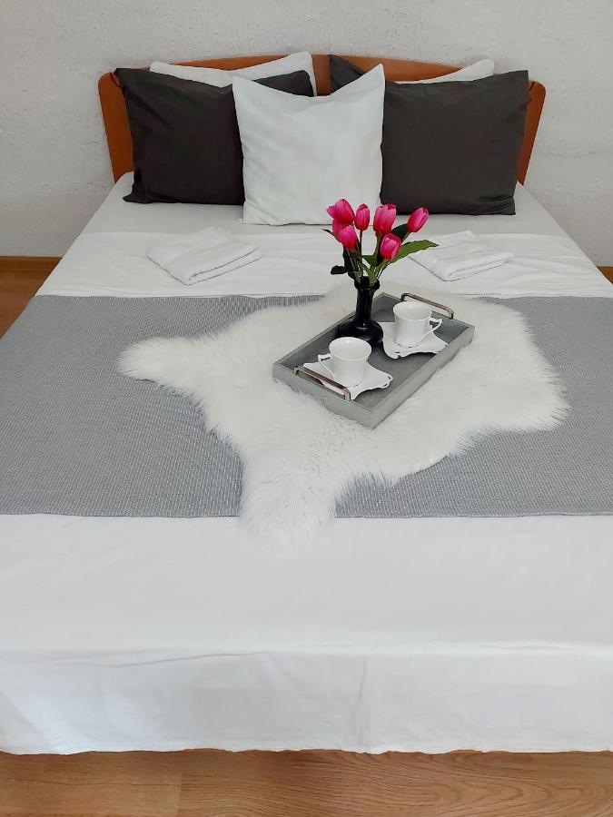 Kuca Na Dan Apartment Sid ภายนอก รูปภาพ